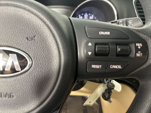 Used 2016 Kia Sedona LX w/ LX Convenience Package image 13