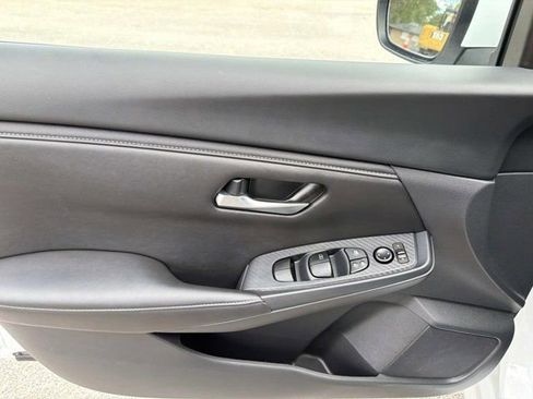 Used 2025 Nissan Sentra SV image 7