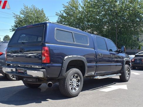 Used 2006 Chevrolet Silverado 2500 LT w/ Heavy-Duty Power Package image 5