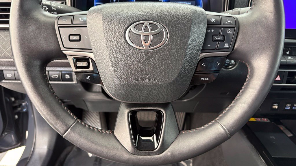 Used 2025 Toyota Camry XLE FWD image 32