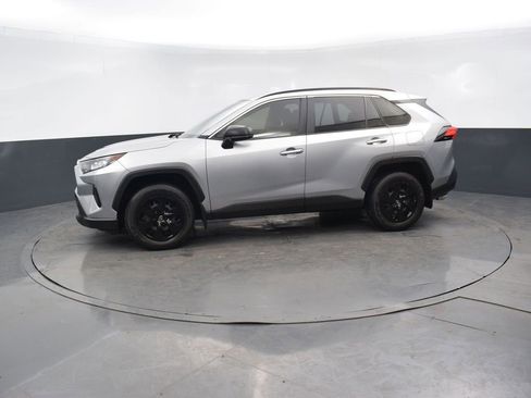 Used 2019 Toyota RAV4 LE w/ Carpet Mat Package image 2