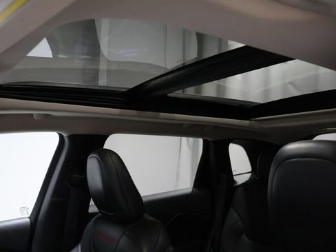 Used 2015 Jeep Cherokee Trailhawk w/ Comfort/Convenience Group image 11