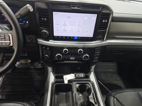 Used 2025 Ford F250 Platinum image 11