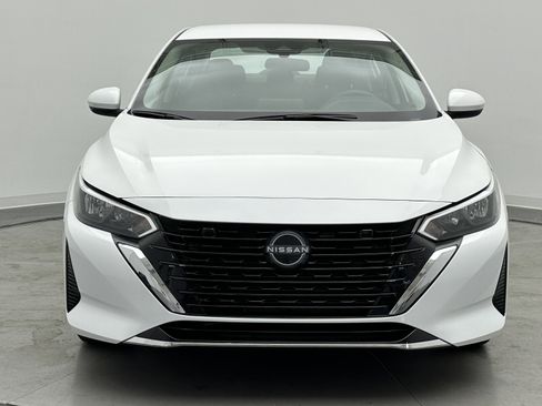 Used 2025 Nissan Sentra SV image 2