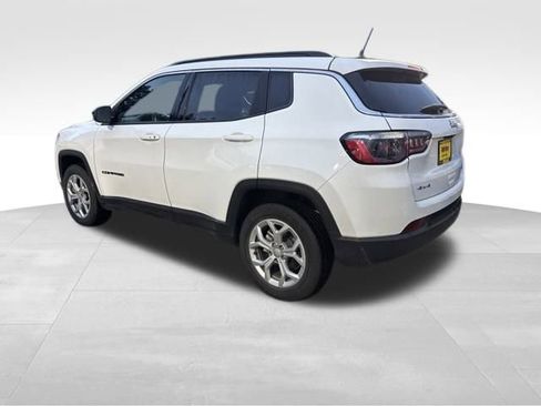 Used 2024 Jeep Compass Latitude image 5