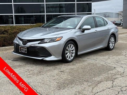 Used 2020 Toyota Camry LE image 7