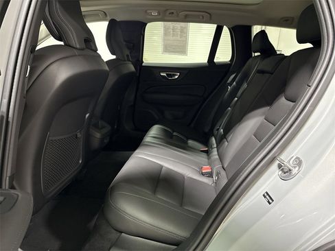 Used 2025 Volvo V60 B5 Cross Country Plus image 23