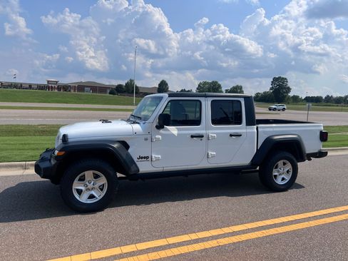 Used 2020 Jeep Gladiator Sport w/ Quick Order Package 24S AWD/4WD image 8