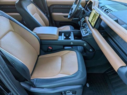 Used 2023 Land Rover Defender 130 X-Dynamic SE image 23