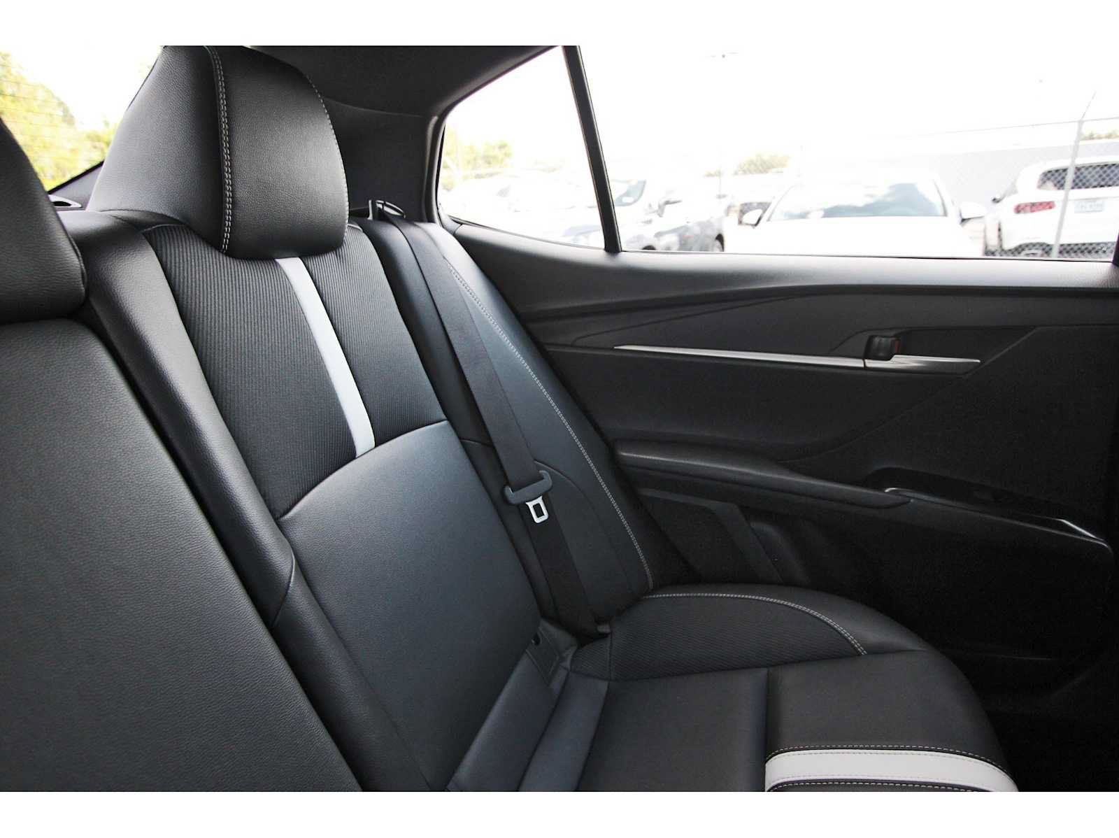 Used 2025 Toyota Camry SE FWD image 10