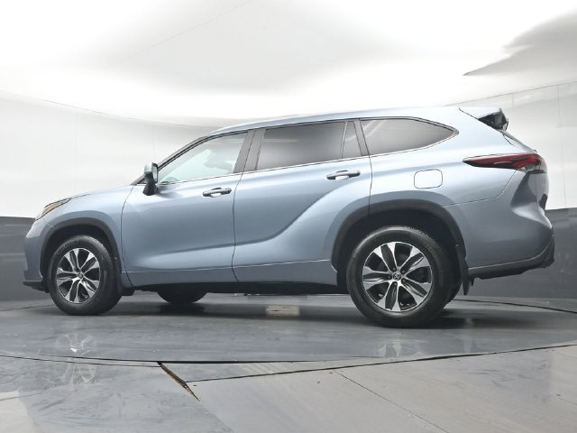 Used 2024 Toyota Highlander XLE AWD/4WD image 35