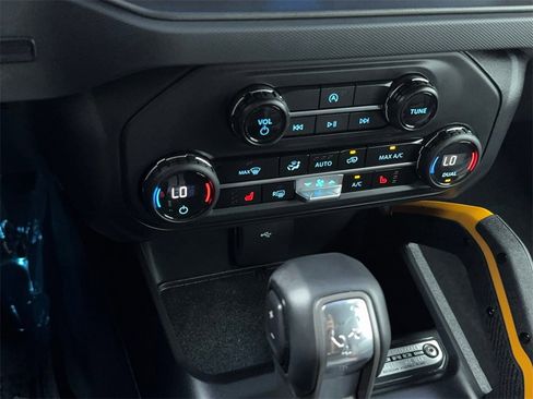 Used 2024 Ford Bronco Badlands image 28