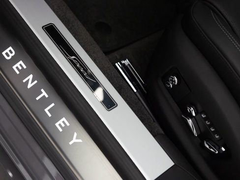 Used 2025 Bentley Flying Spur Plug-In Hybrid image 31