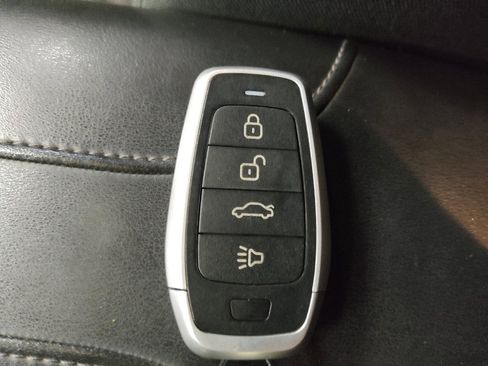 Used 2020 Nissan Rogue SV w/ Premium Package FWD image 32