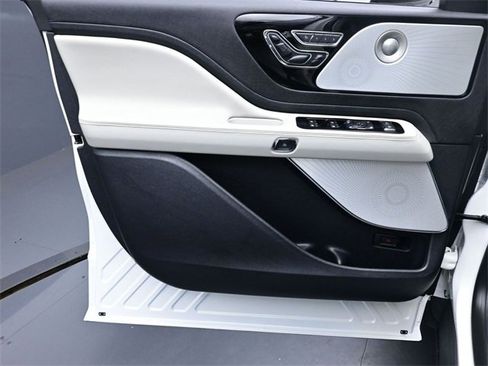 Used 2025 Lincoln Aviator Reserve w/ Equipment Group 201A image 20