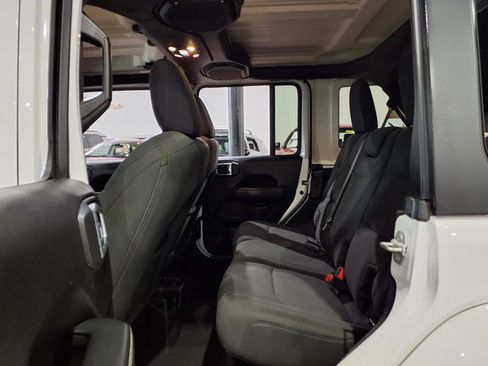 Certified 2019 Jeep Wrangler Unlimited Sahara AWD/4WD image 17
