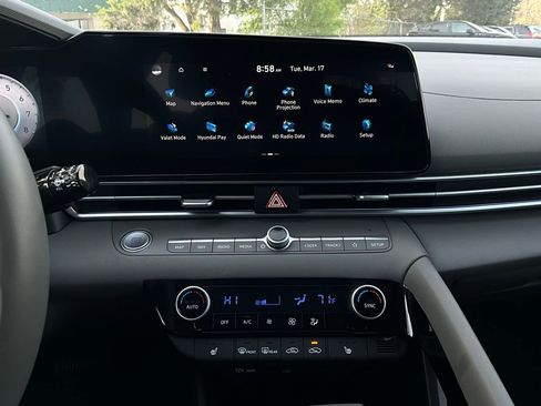 Used 2025 Hyundai Elantra SEL image 25