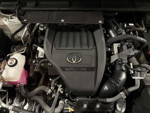 Used 2023 Toyota Highlander XLE AWD/4WD image 12