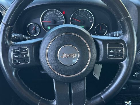 Used 2018 Jeep Wrangler Sport w/ Connectivity Group AWD/4WD image 18