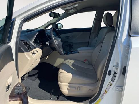 Used 2010 Toyota Venza FWD image 9