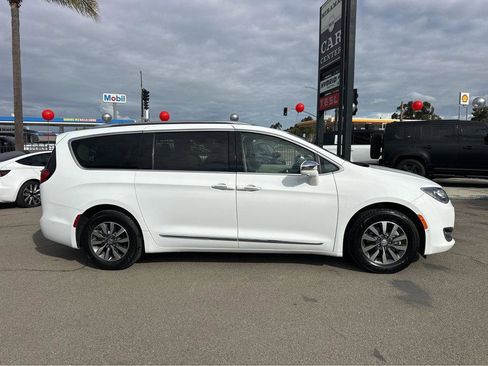 Used 2020 Chrysler Pacifica Limited w/ Advanced Safetytec Group image 43