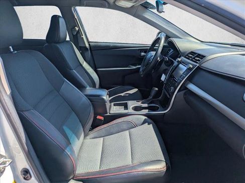 Used 2017 Toyota Camry SE FWD image 19