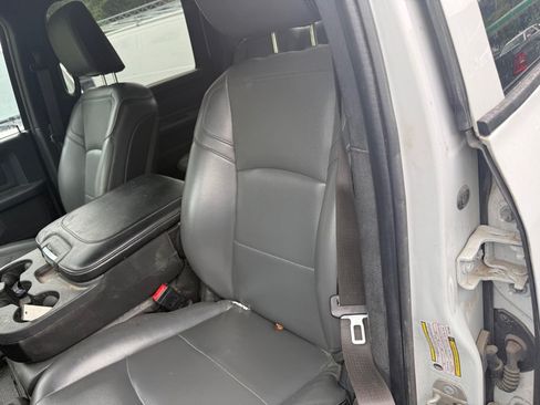 Used 2022 RAM 2500 Tradesman w/ Chrome Appearance Group AWD/4WD image 3