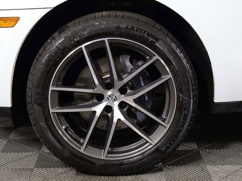 Used 2025 Porsche Macan image 25