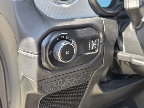 Used 2025 Jeep Wrangler Unlimited Sahara AWD/4WD image 11