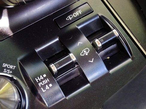 Used 2016 Lexus LX 570 4WD w/ Luxury Package image 42