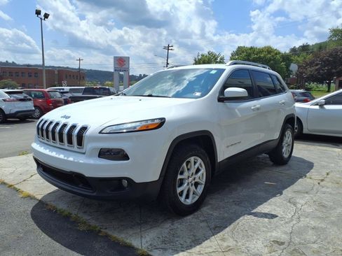 Used 2017 Jeep Cherokee Latitude w/ Cold Weather Group image 5