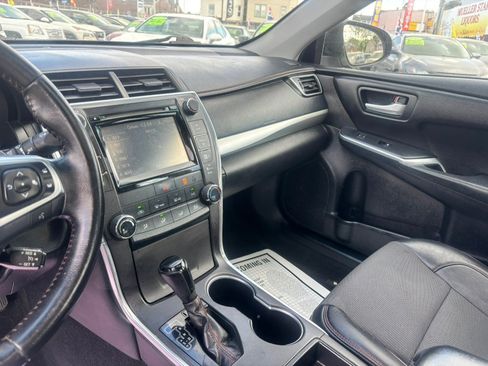 Used 2016 Toyota Camry SE w/ Moonroof Package FWD image 25