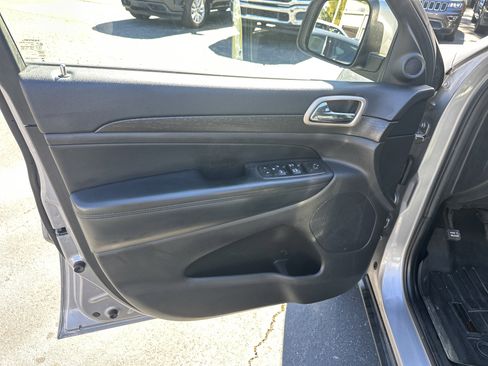 Used 2016 Jeep Grand Cherokee Laredo image 12