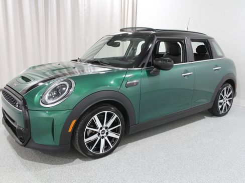 Certified 2023 MINI Cooper S image 3
