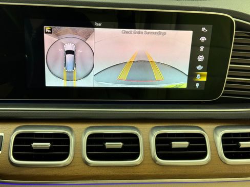 Used 2022 Mercedes-Benz GLS 450 4MATIC image 34