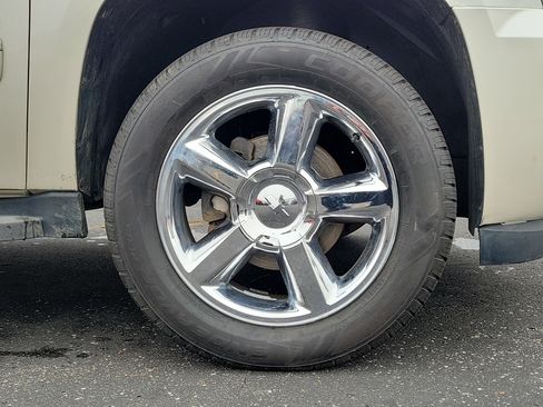 Used 2013 Chevrolet Avalanche LTZ image 5