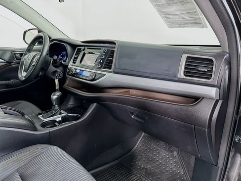 Used 2015 Toyota Highlander Plus image 28