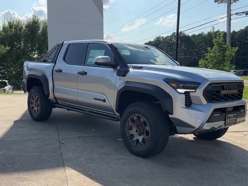 New 2025 Toyota Tacoma Trailhunter image 8
