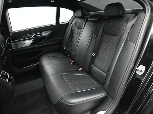 Used 2021 BMW 750i xDrive 750i xDrive w/ Executive Package image 17