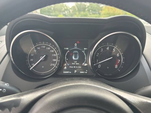Used 2016 Jaguar F-TYPE R AWD/4WD image 24