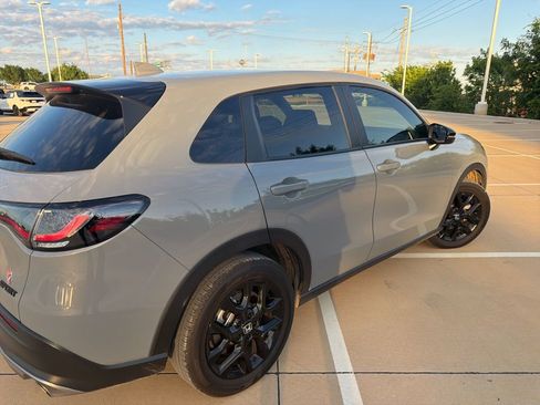 Used 2025 Honda HR-V Sport image 3