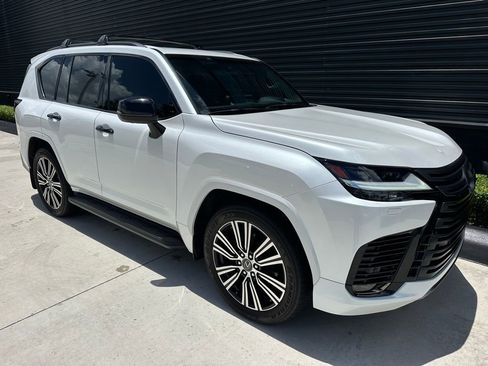 Used 2024 Lexus LX 600 4WD w/ Appearance Package image 11