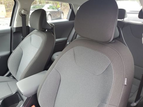 New 2025 Kia K4 LXS image 17