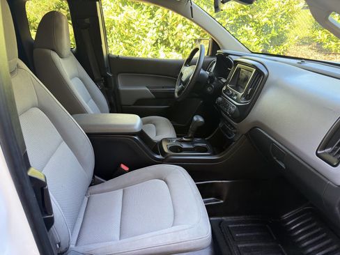 Used 2019 Chevrolet Colorado W/T w/ WT Convenience Package RWD image 16