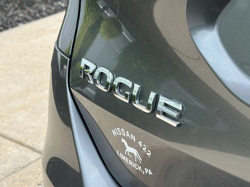 Used 2016 Nissan Rogue S AWD/4WD image 9