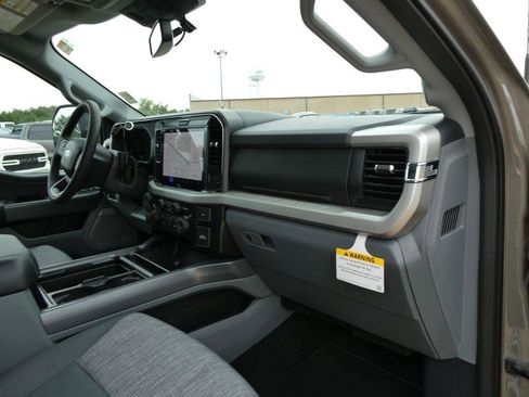 New 2026 Ford F250 XLT w/ XLT Premium Package AWD/4WD image 12