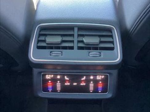 Used 2021 Audi e-tron Premium w/ Convenience Plus Package image 34