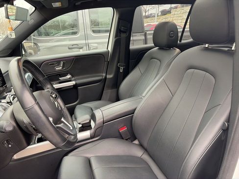 Used 2023 Mercedes-Benz GLB 250 4MATIC w/ Premium Package image 23