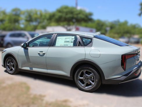 New 2025 Kia K4 LXS image 12