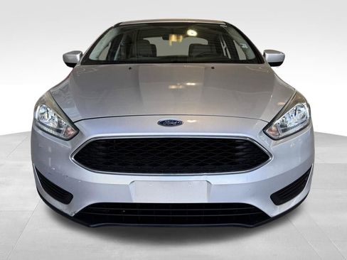 Used 2018 Ford Focus SE FWD image 2